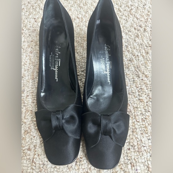 Salvatore Ferragamo Satin Bow Heels size 7.5 - Picture 1 of 9
